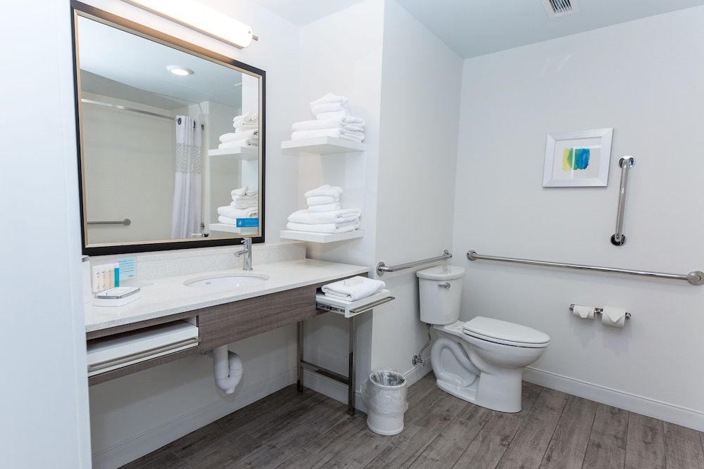 Hampton Inn & Suites Syracuse North Airport Area - photo 38