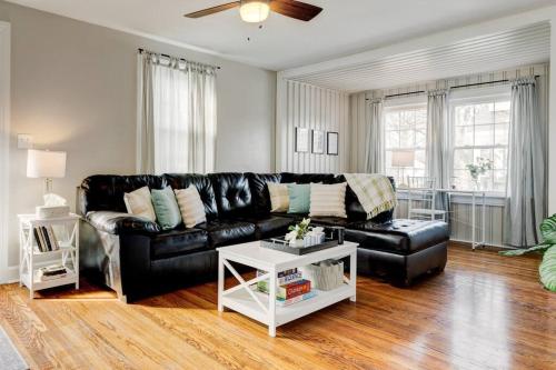 Cozy Henderson Home Close to Downtown Henderson — 4-Star Luxury Hotel in Henderson, United States