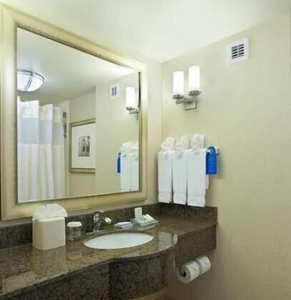 Hilton Garden Inn Mt. Laurel - photo 22