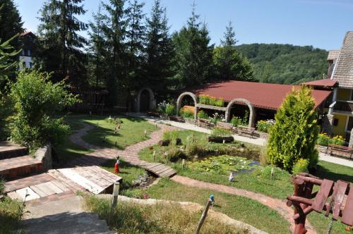 Hotel Claris — hotel in Valiug
