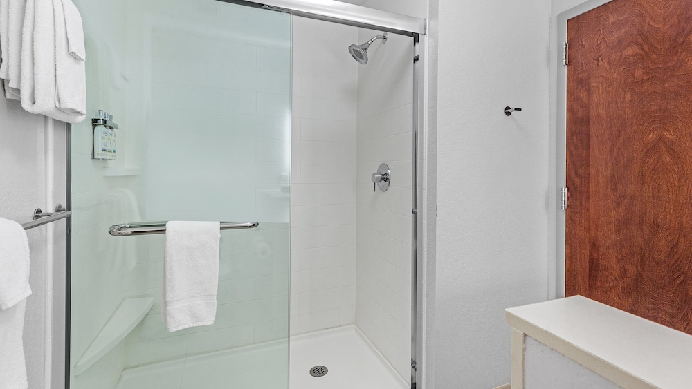 Holiday Inn Express & Suites Mobile University Area by IHG - photo 42