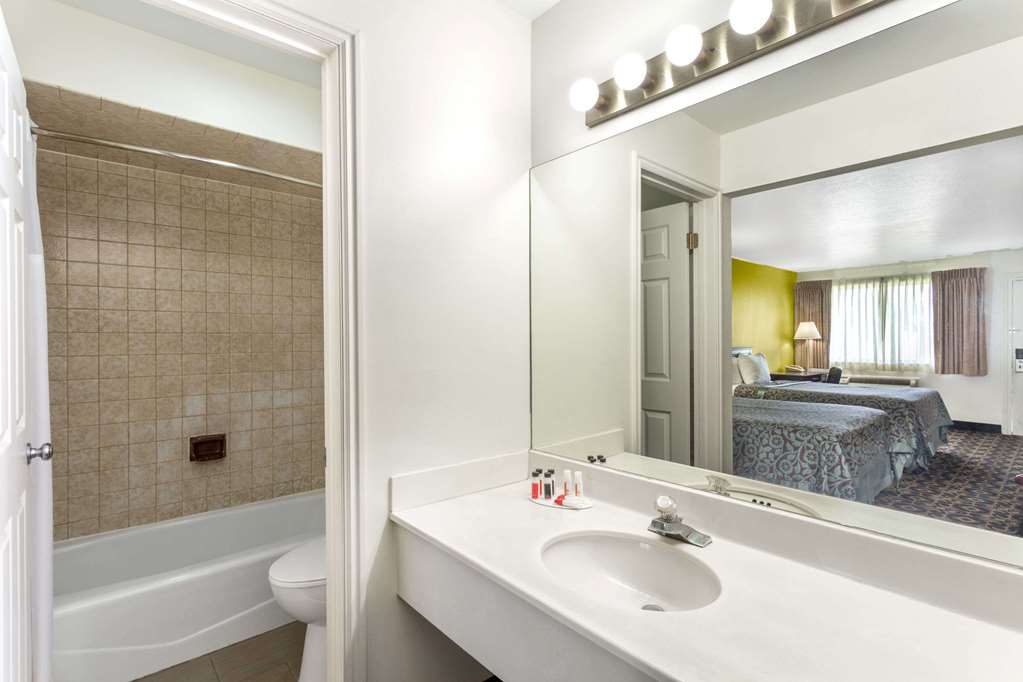 Days Inn by Wyndham Delta - photo 12