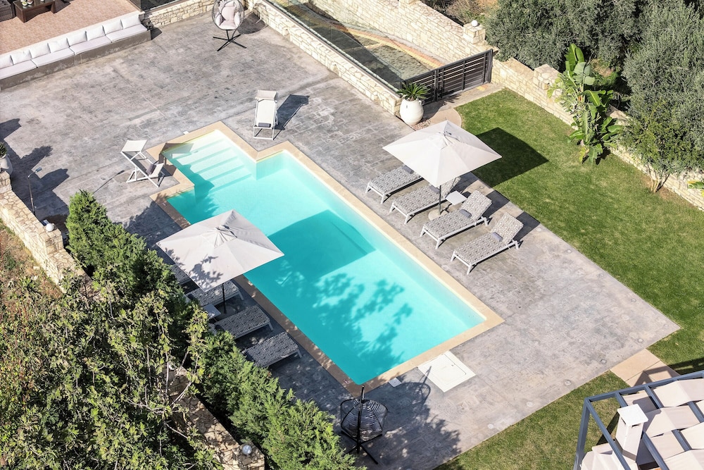 Villa Aris — 4-Star Luxury Hotel in Rethymno, Greece