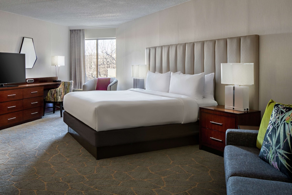 DoubleTree by Hilton Fairfield Hotel & Suites - photo 21