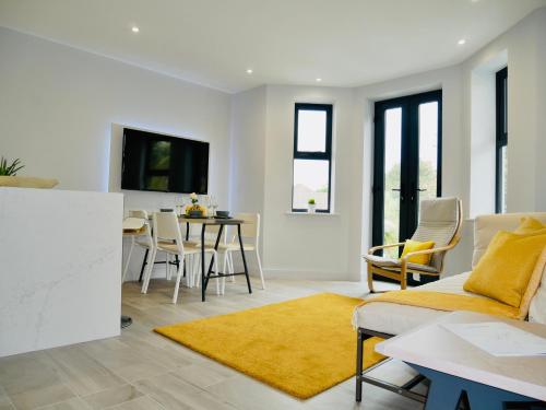 Beautiful AlumPointe Apartment 400m to the beach — 4-Star Luxury Hotel in Bournemouth, United Kingdom