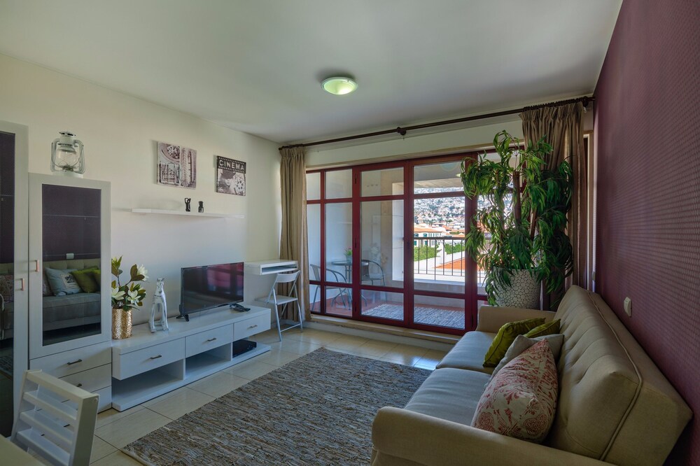 Arriaga Marina Club Apartament — 4-Star Luxury Hotel in Funchal, Portugal