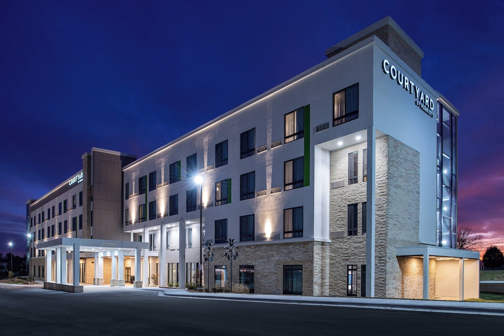 Courtyard By Marriott Kansas City Olathe — Olathe