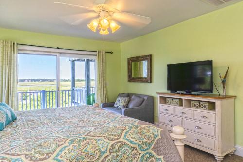 Pier Pleasure by Oak Island Accommodations - photo 36