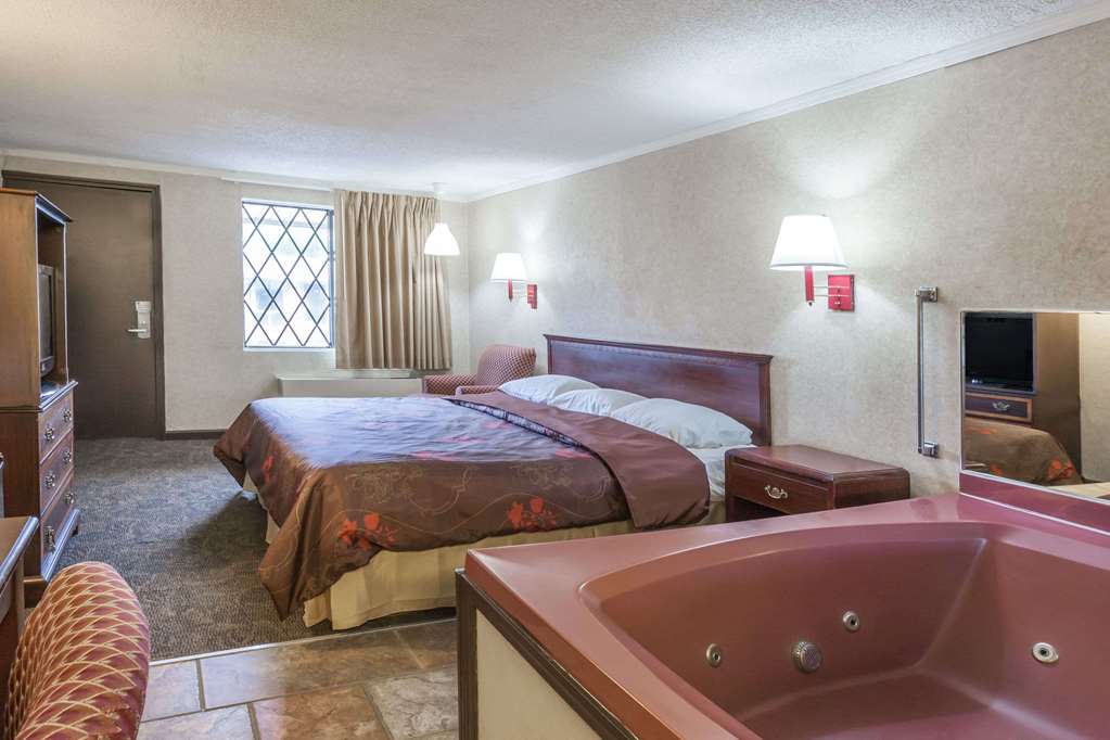 Knights Inn Farmington Hill - photo 15