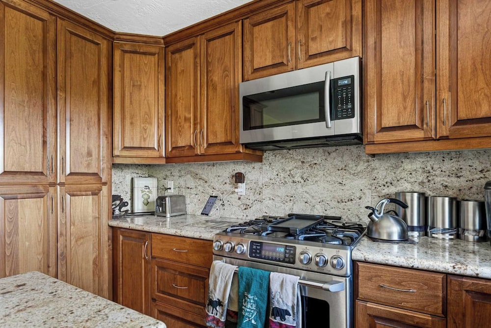 Sutter Ln by Avantstay Beautifully Remodeled Kitchen 4cabin chic Bedrooms - photo 34
