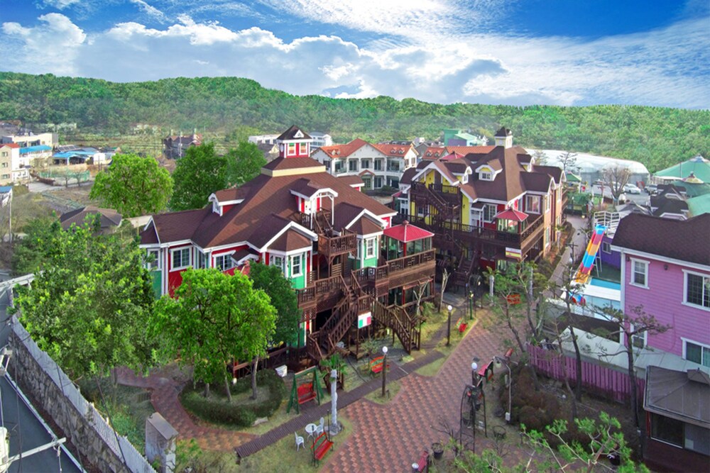 Gyeongju Eurovil Pension — 4-Star Luxury Hotel in Gyeongju, South Korea