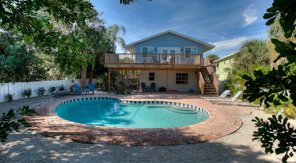 Whispering Whale Retreat — 4-Star Luxury Hotel in Anna Maria, United States