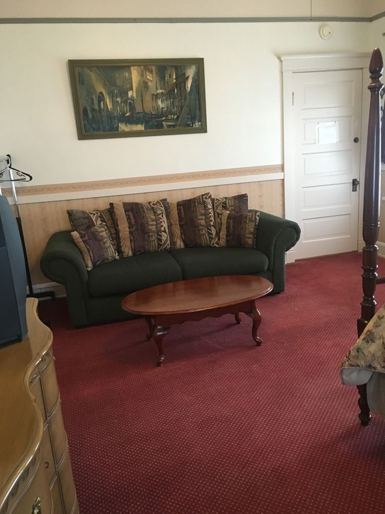 Francie's Inn - photo 29