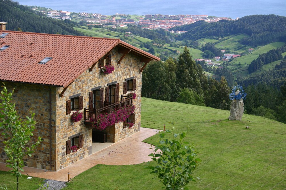 Eco Hotel Rural Lurdeia Adults Only - carbon neutral hotel in Bermeo