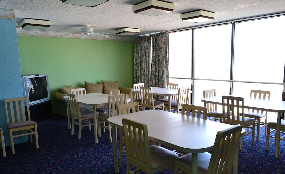 Royal Hawaiian Motel - photo 25