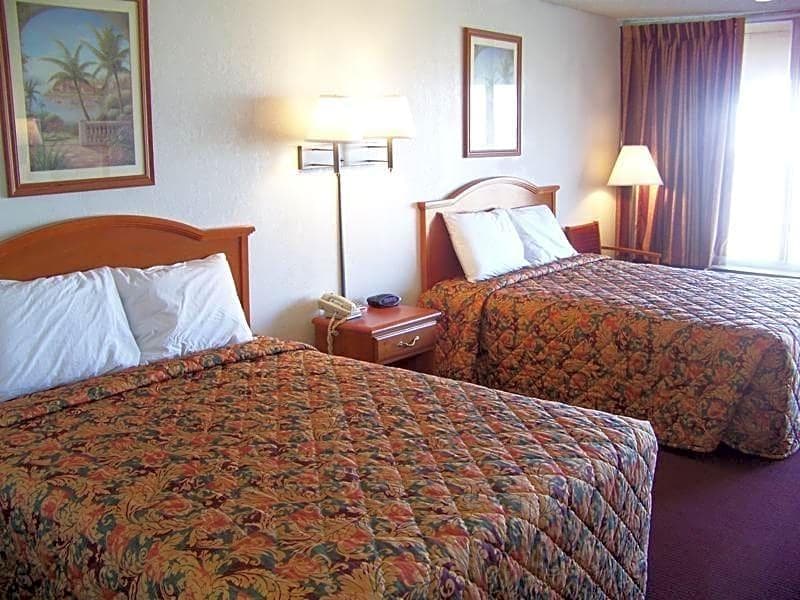Traveler's Inn & Suites Oklahoma City Airport - photo 7