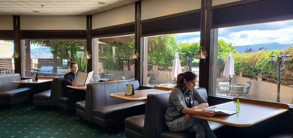 Rogue Regency Inn Medford Airport - photo 46