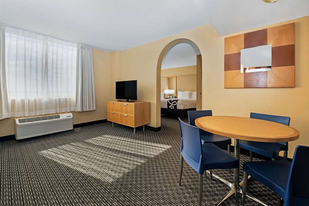 La Quinta Inn & Suites by Wyndham West Palm Beach Airport - photo 27