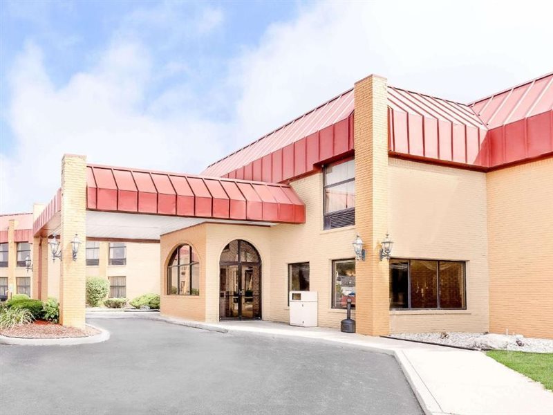 Days Inn & Suites by Wyndham Kalamazoo — hotel in Portage