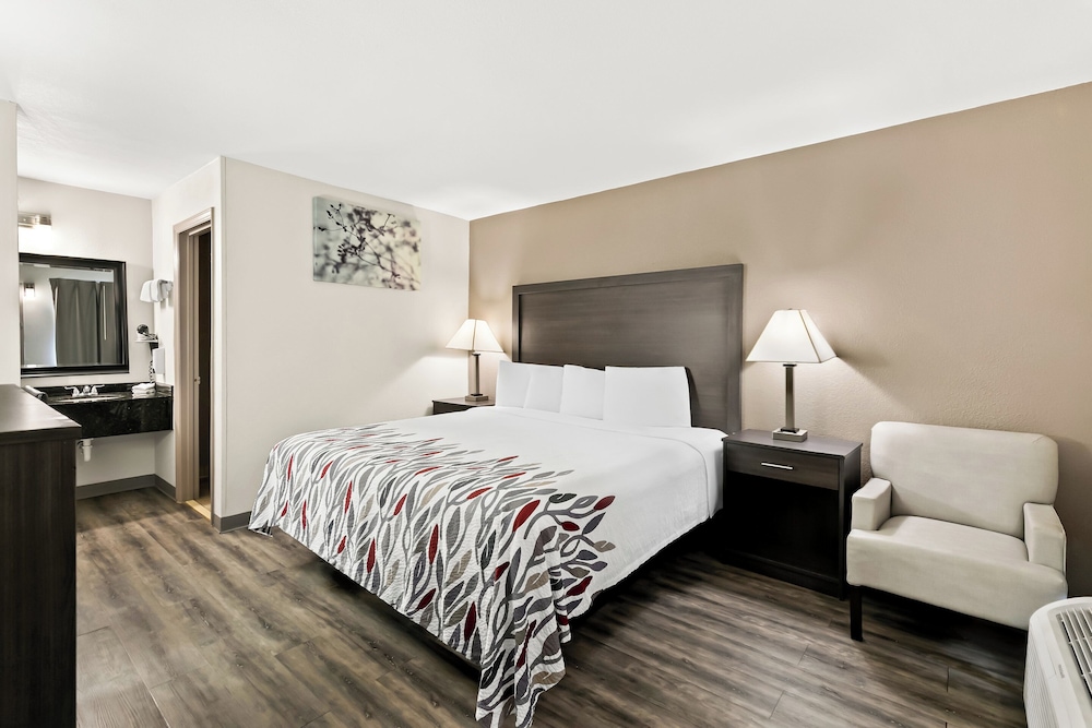 Red Roof Inn & Suites Duncan - photo 12
