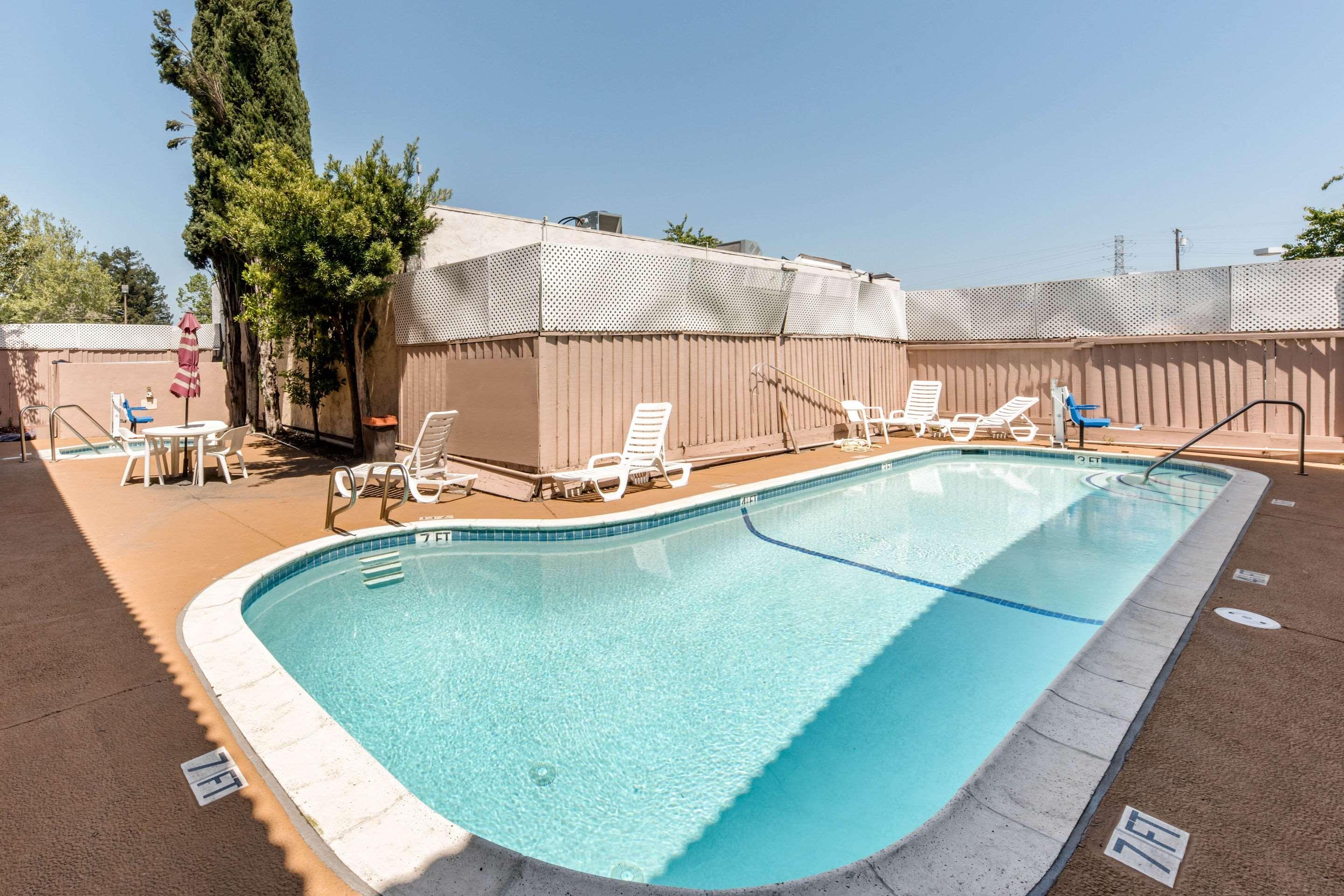 Econo Lodge Gilroy - photo 22