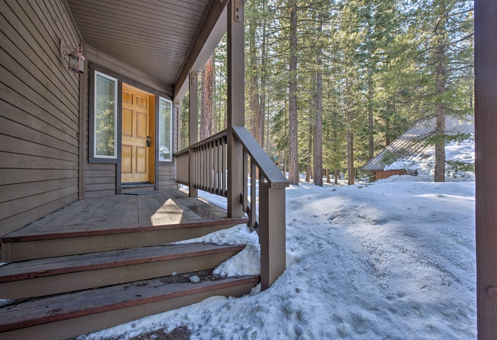 Cabin Less Than 2 Mi to Tahoe Donner Downhill Ski Resort - photo 10