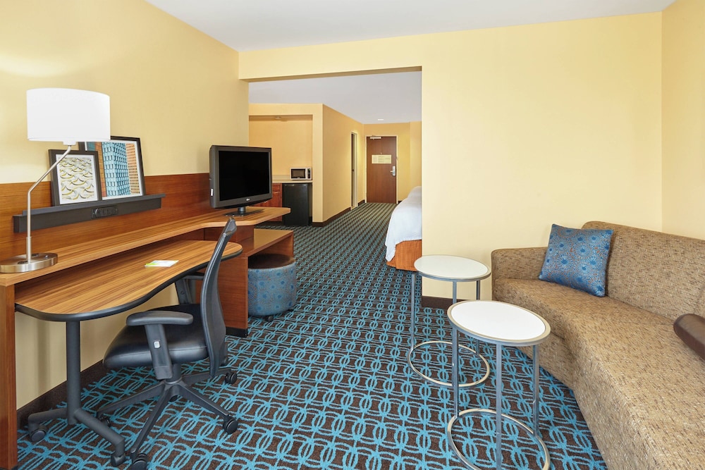 Fairfield Inn & Suites by Marriott Lombard - photo 15