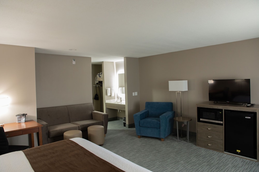 Lomira Inn and Suites - photo 8