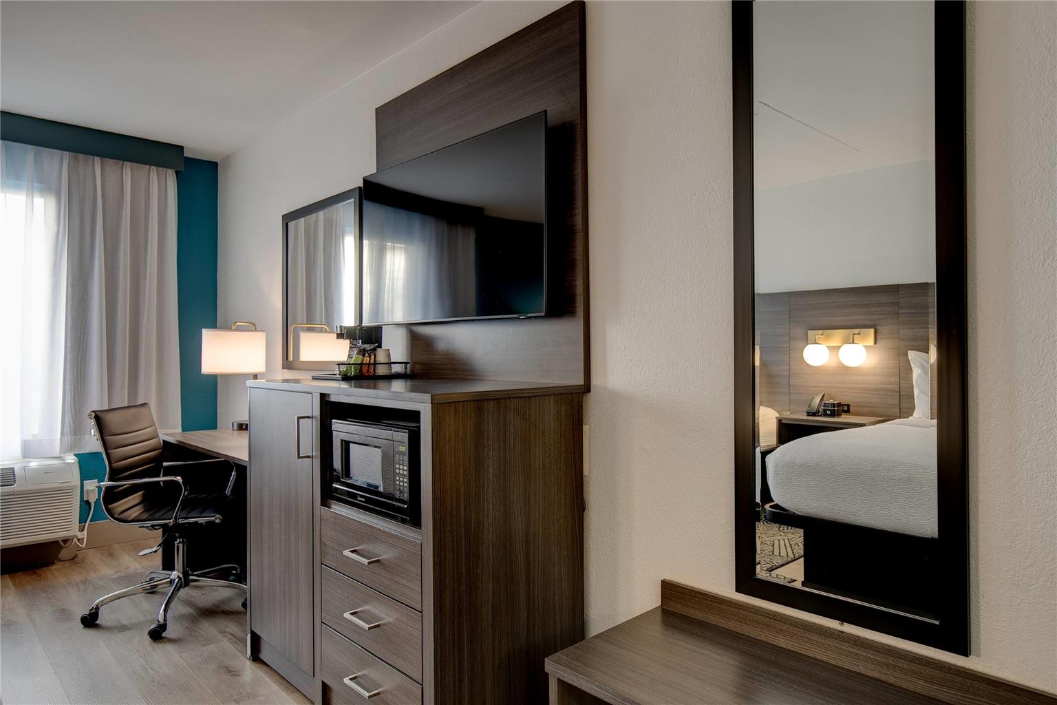 La Quinta Inn by Wyndham Columbia SE Fort Jackson - photo 25
