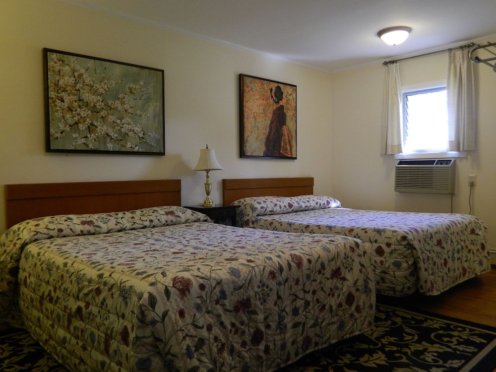 Twin Oaks Motel - photo 12