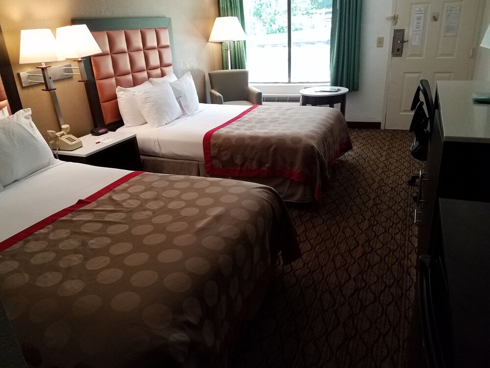 Ramada by Wyndham Temple Terrace Tampa North — hotel in Tampa