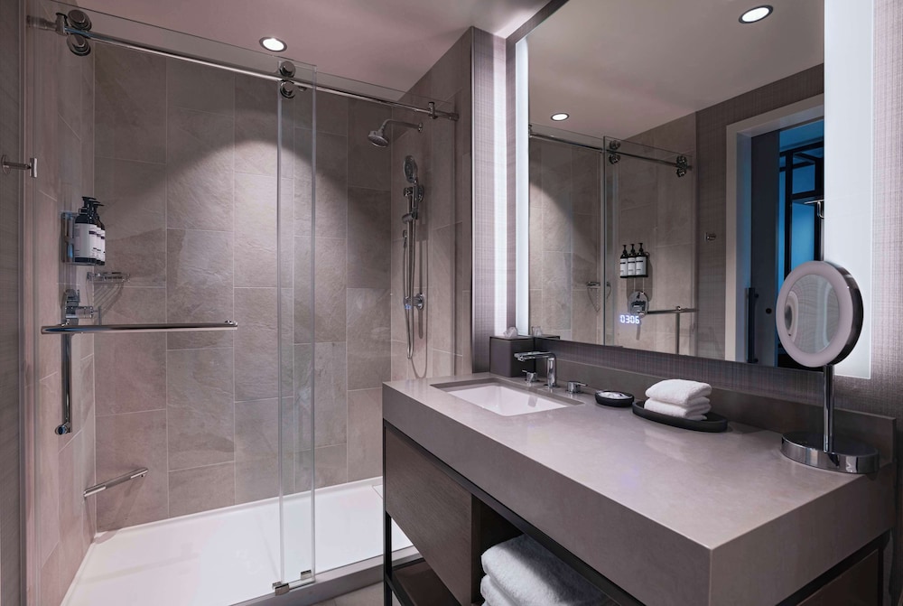 Hyatt Regency Baytown Houston - carbon neutral hotel in Baytown