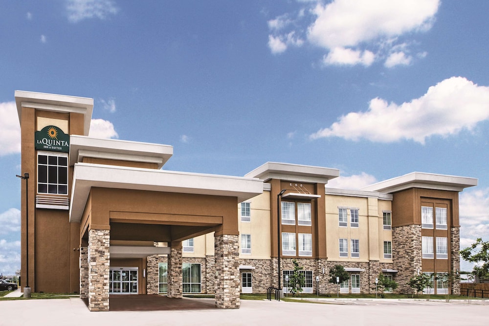 La Quinta by Wyndham San Antonio by Frost Bank Center - featured photo