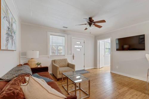 208 W Ashley Central Location 2 Mins to the Beach - photo 49