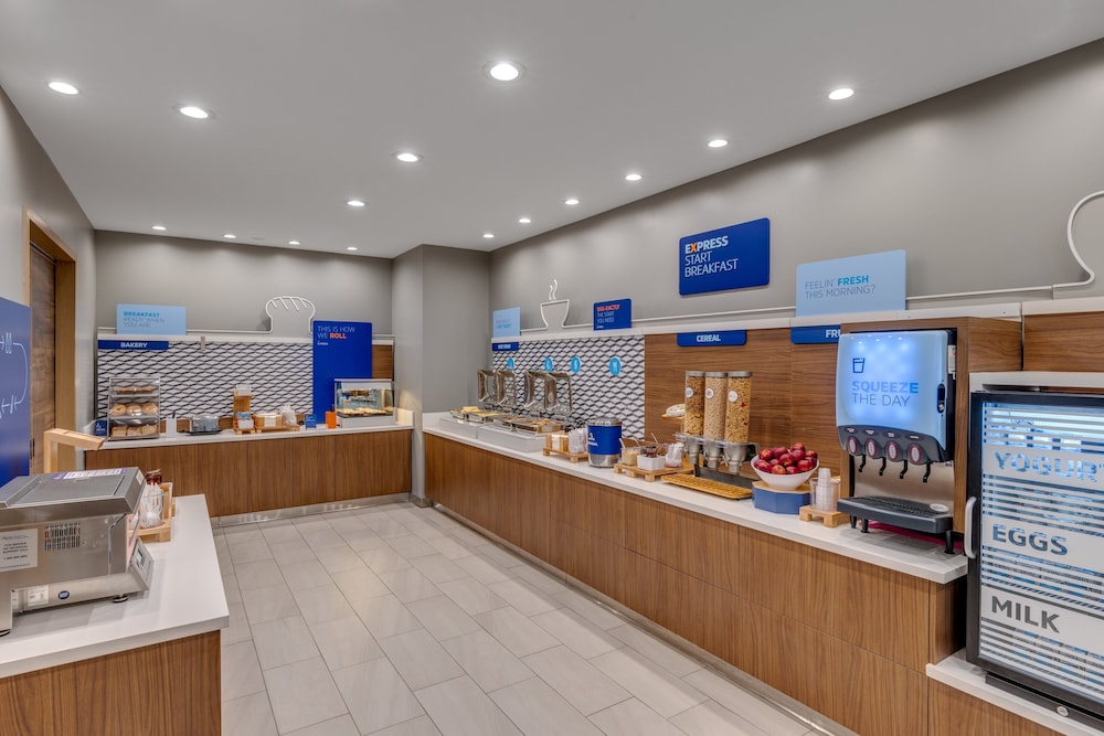 Holiday Inn Express & Suites Hawaiian Gardens by IHG - photo 42