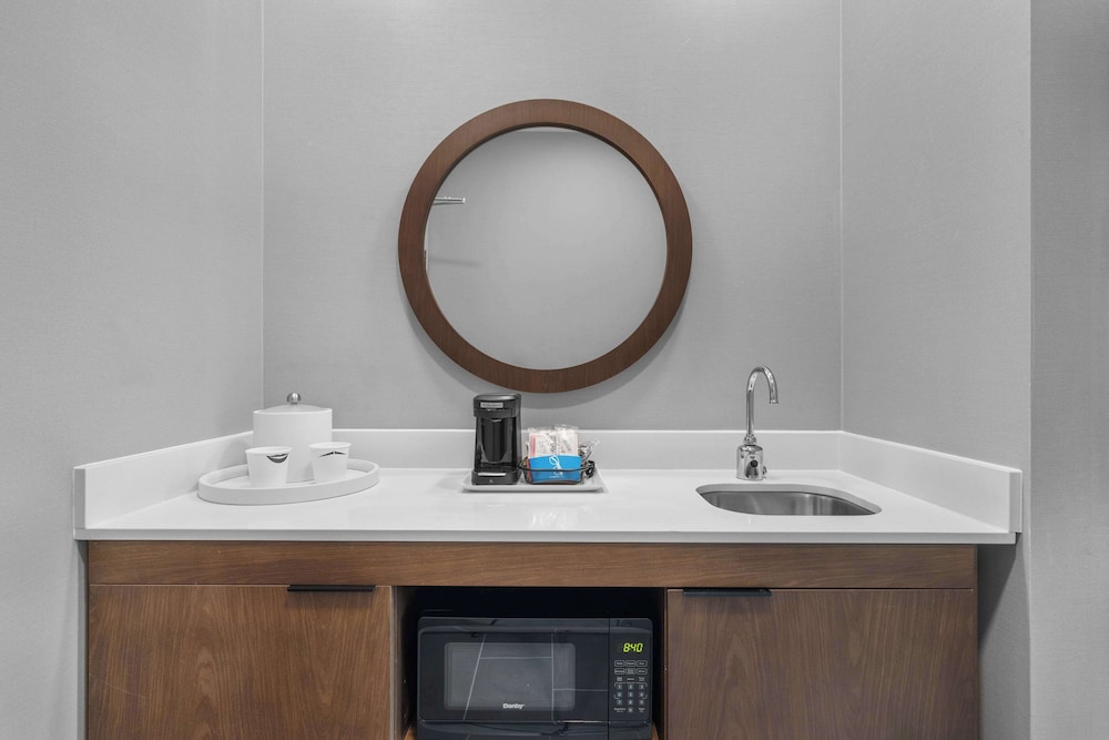 Hampton Inn & Suites by Hilton Bakersfield Central - photo 19