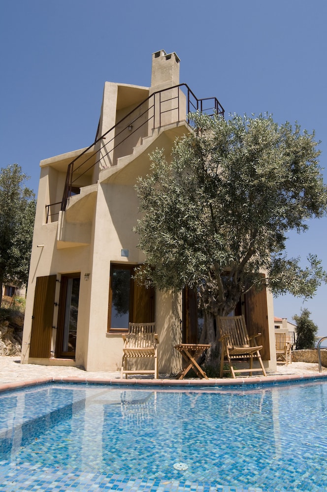 Poikilma Alonissos Villas — 4-Star Luxury Hotel in Patitirion, Greece