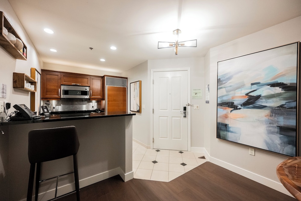 StripViewSuites at Signature - photo 117