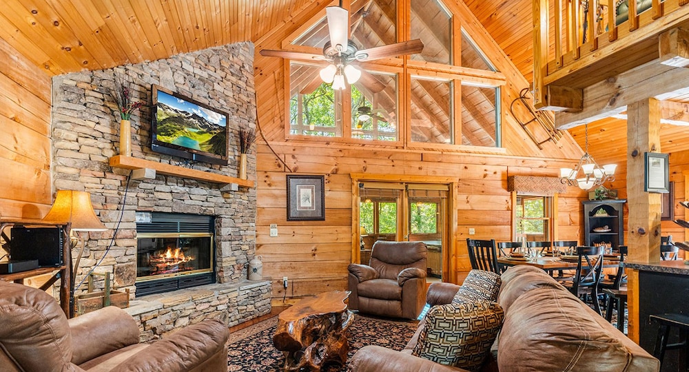 Smoky Mountain Lodge — 4-Star Luxury Hotel in Sevierville, United States