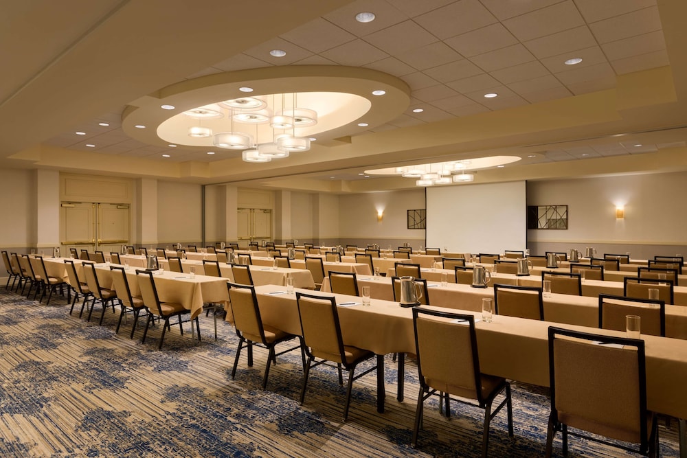 Embassy Suites by Hilton Boston Waltham - photo 14