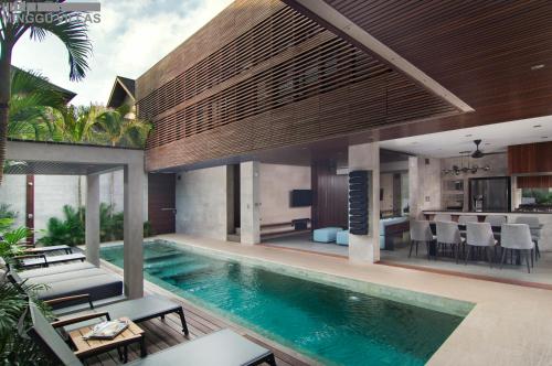 8BR Villa Jumis Minggu Villas Seminyak — 4-Star Luxury Hotel in Seminyak, Indonesia