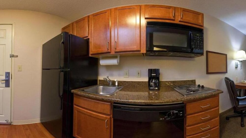 Candlewood Suites Rockford by IHG - photo 13
