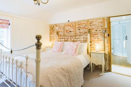 Oast Barn Cottage by Bloom Stays — 4-Star Luxury Hotel in Faversham, United Kingdom