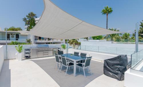 Luxury Villa In Real Club de Golf Guadalmina — 4-Star Luxury Hotel in Marbella, Spain
