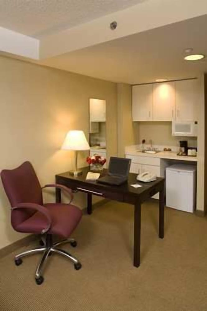 Hampton Inn & Suites Boston Crosstown Center - photo 25