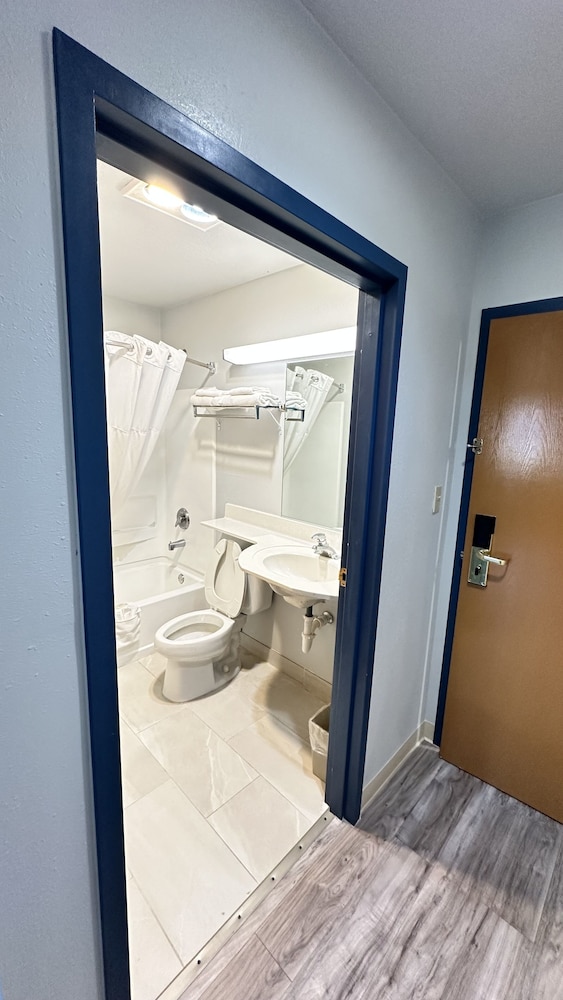 Microtel Inn by Wyndham Gallup - photo 17