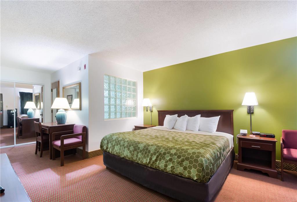 Econo Lodge Inn & Suites Knoxville East - photo 23
