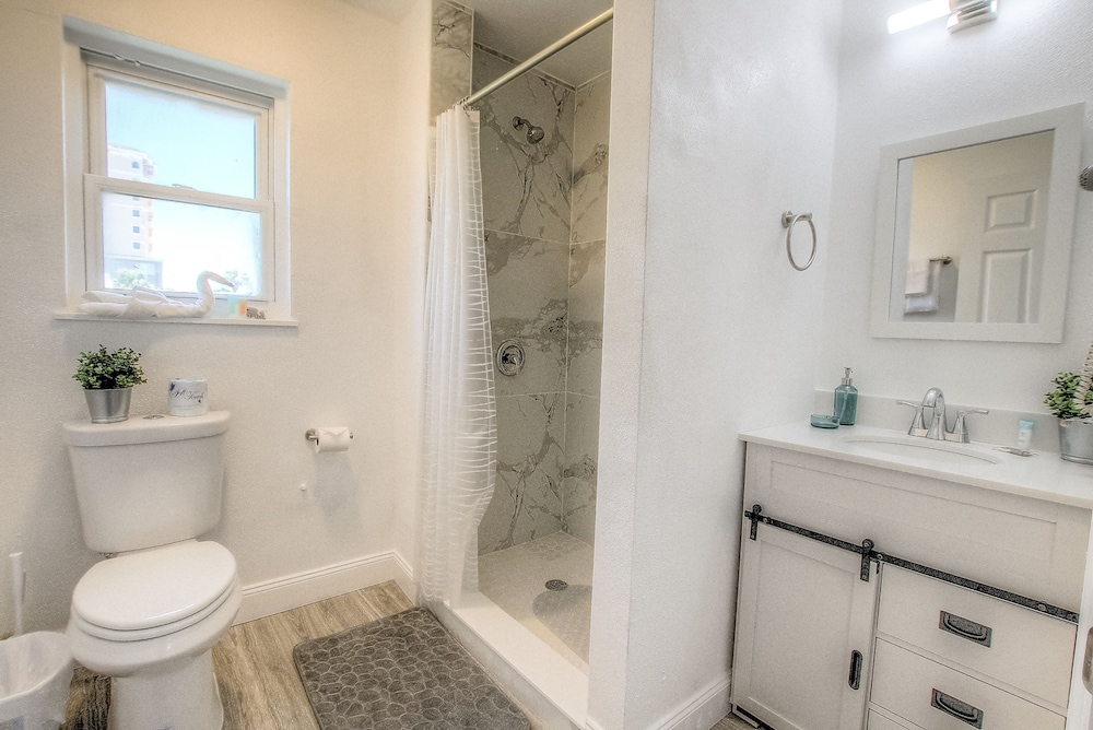 Daytona Shores Inn & Suites - photo 33