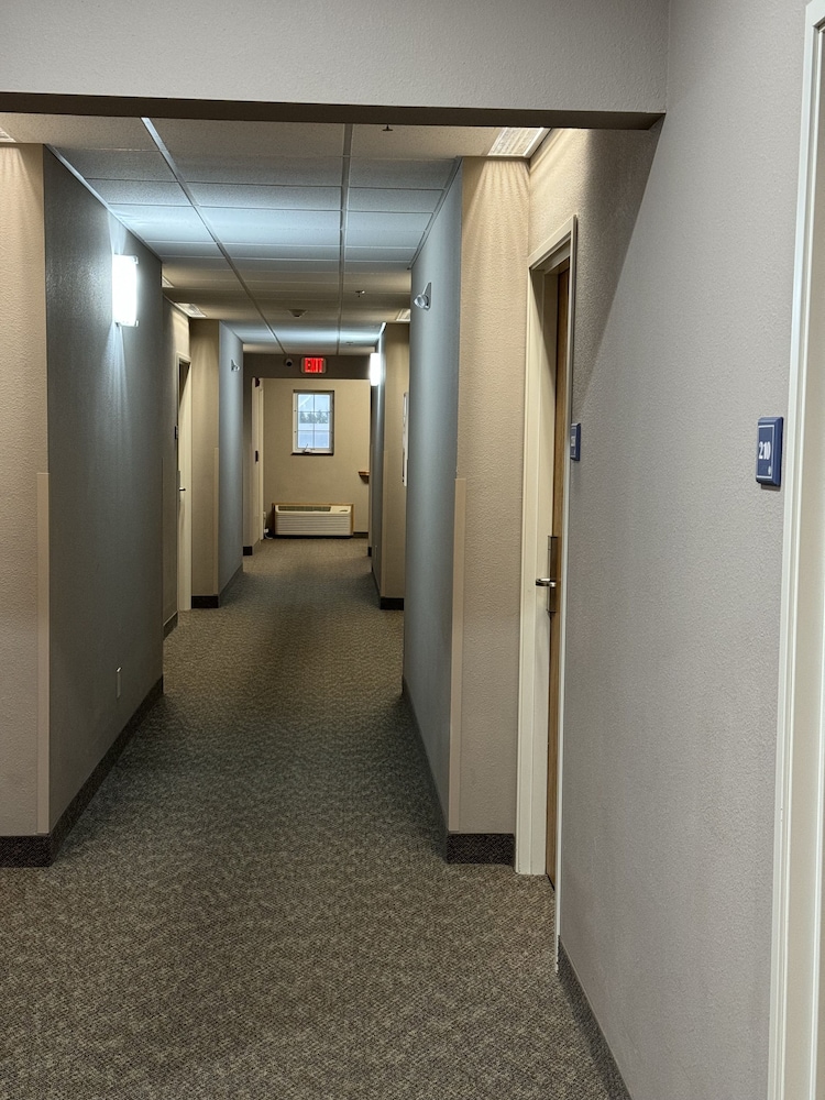 Garner Inn & Suites - photo 18