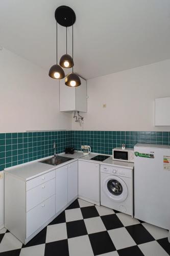 Modern Apartment Next to Stamba and Rooms
